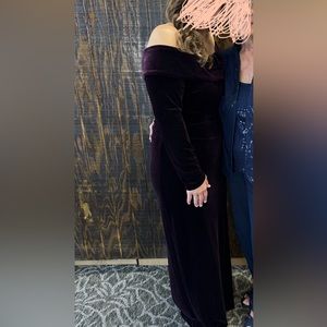 Xscape plum mother of the bride dress only worn few hours. Size 14.